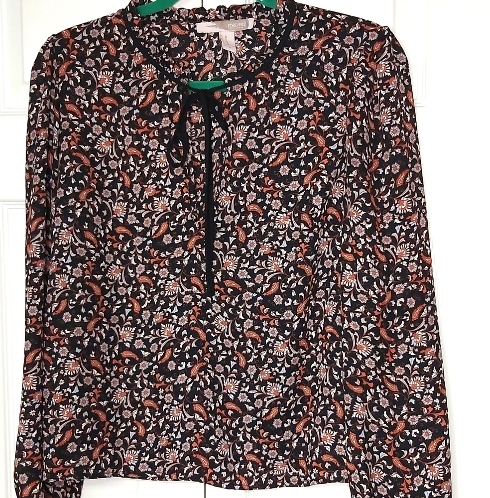 🌾Forever 21 Floral Long Sleeve Tie Neck Blouse🌾